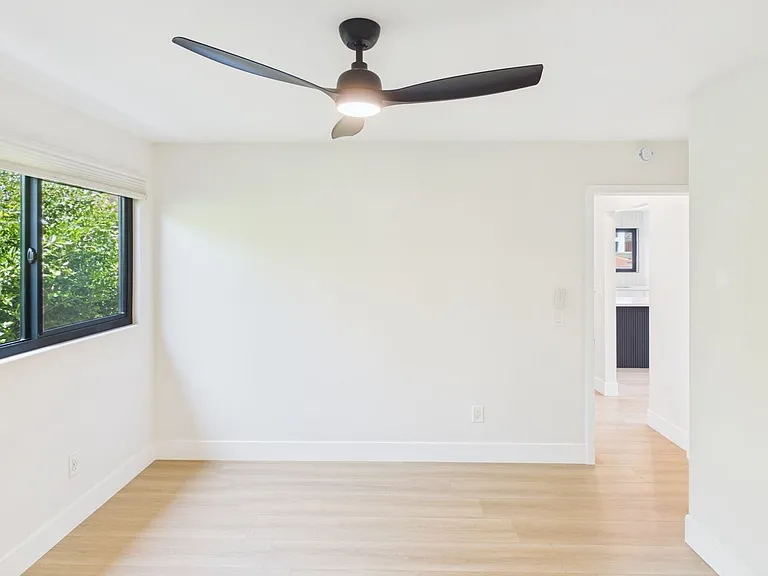 GS - 3129 Emerson — Photo 24