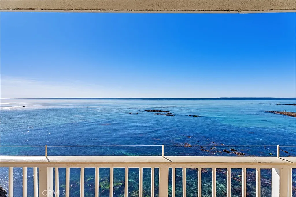 2 bed, 944 sqft, $10,000 — Photo 3