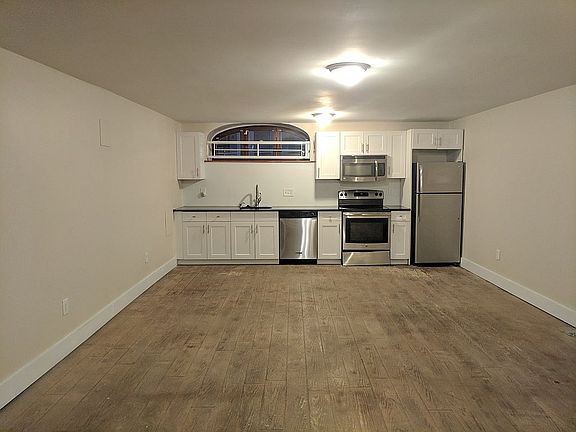 2nd image of 1921 W Diamond St