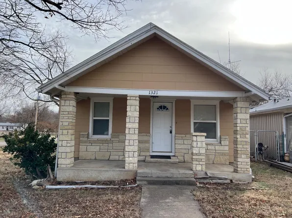 1321 Elizabeth St, Winfield, KS 67156