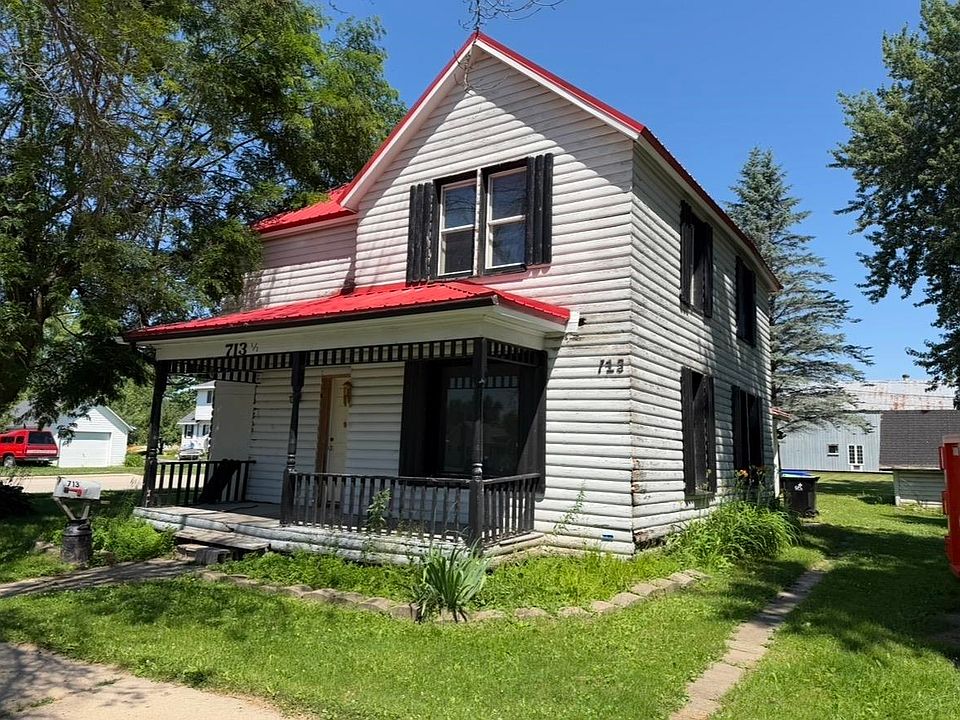 1st image of 713 W Waupaca St