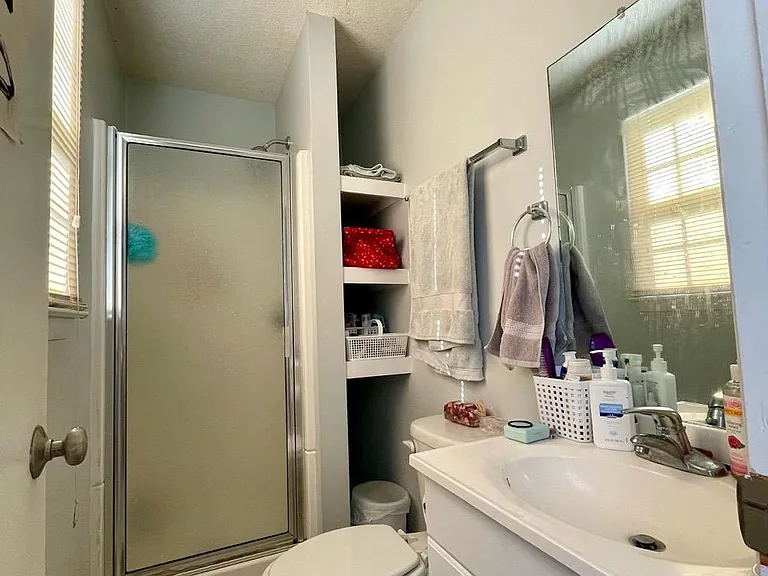 505 Hillsborough St — Photo 11