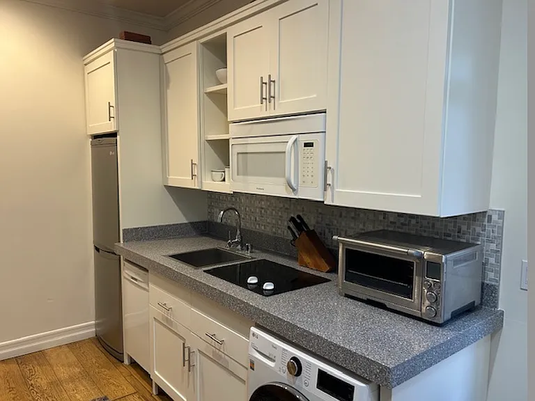 1052 S Crescent Heights Blvd — Photo 13