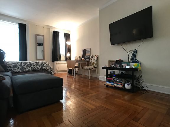 3rd image of 17 W 76th St APT 5C