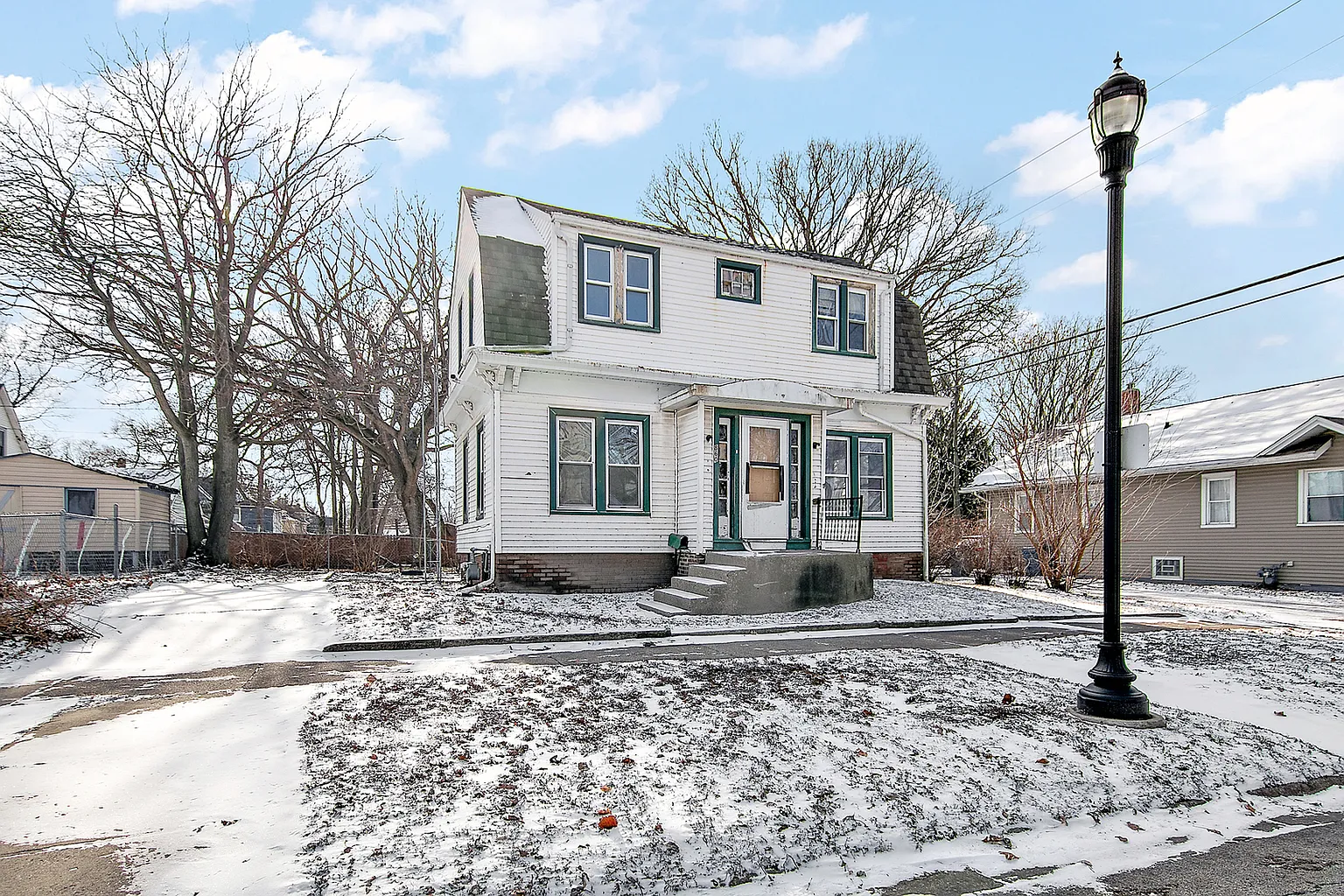 860 E Bourbonnais St photo 1