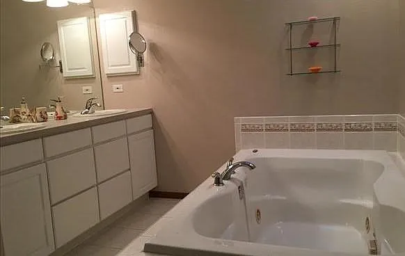Second floor main bathroom