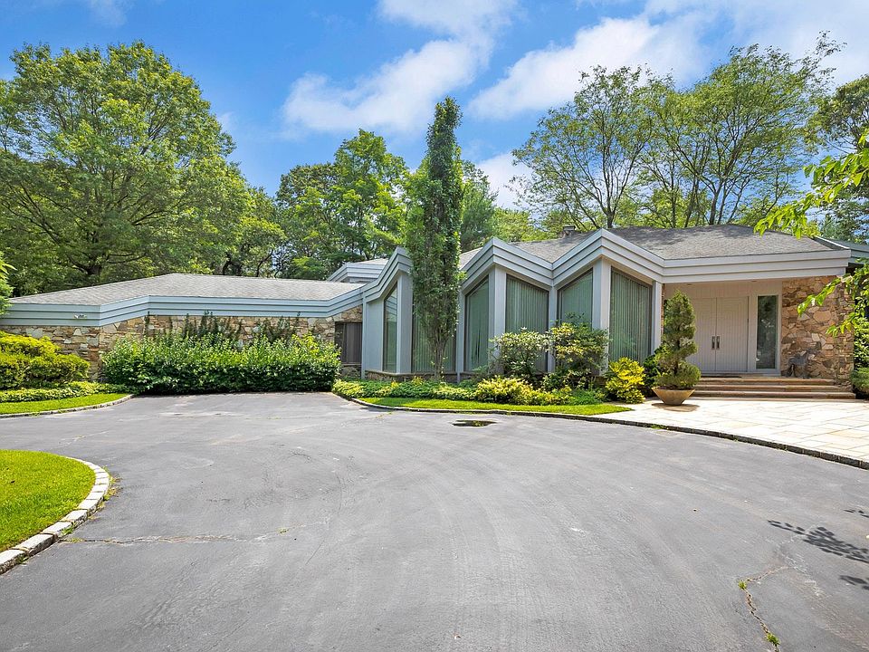 1st image of 7 Oak Ln