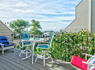 64 Bywater Ln, Bridgeport, CT 06605