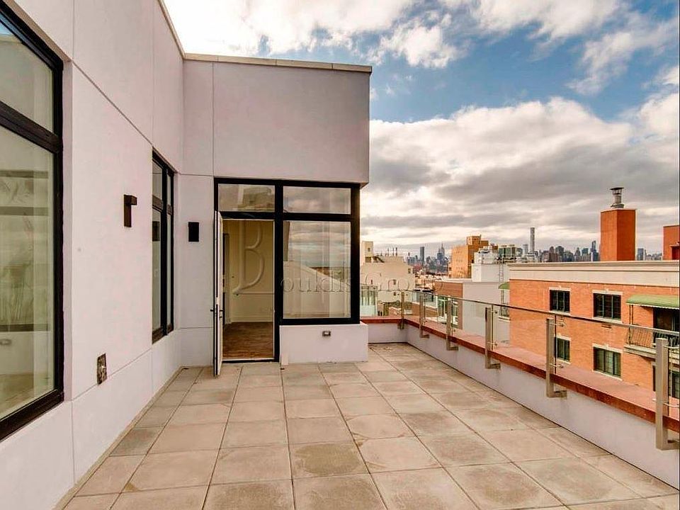 1st image of 2605 28th St APT 6C