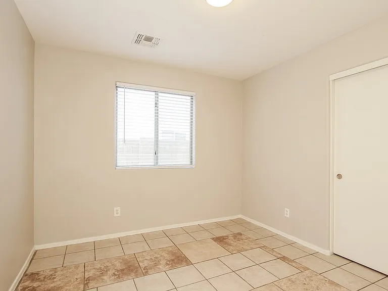 6622 S 23rd Ave — Photo 13