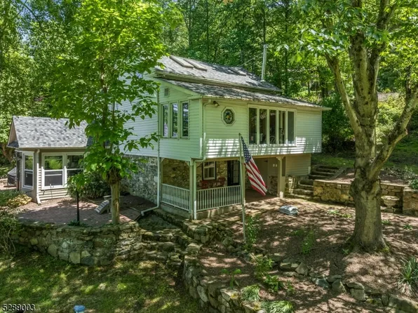 10 Morningstar Ln, Bethlehem Twp., NJ 08802