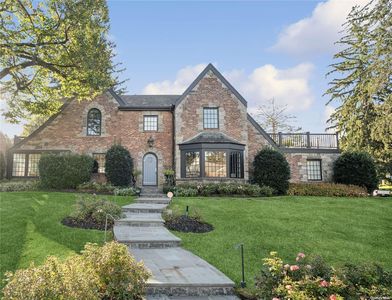 124 Payne Whitney Lane, Manhasset, NY, 11030