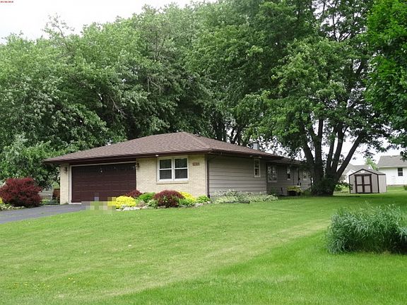 3rd image of 3076 Lookout Dr
