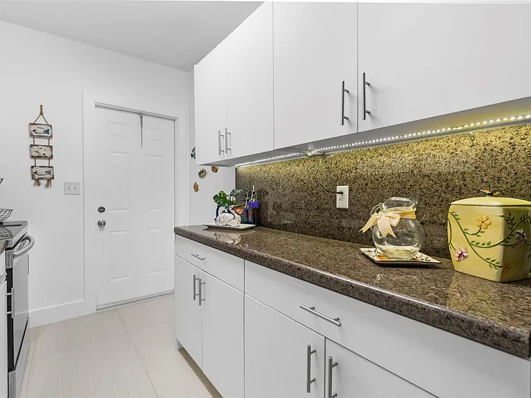2600 S Ocean Dr #308 — Photo 12