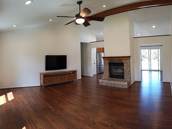 Living Room / Wood Fireplace