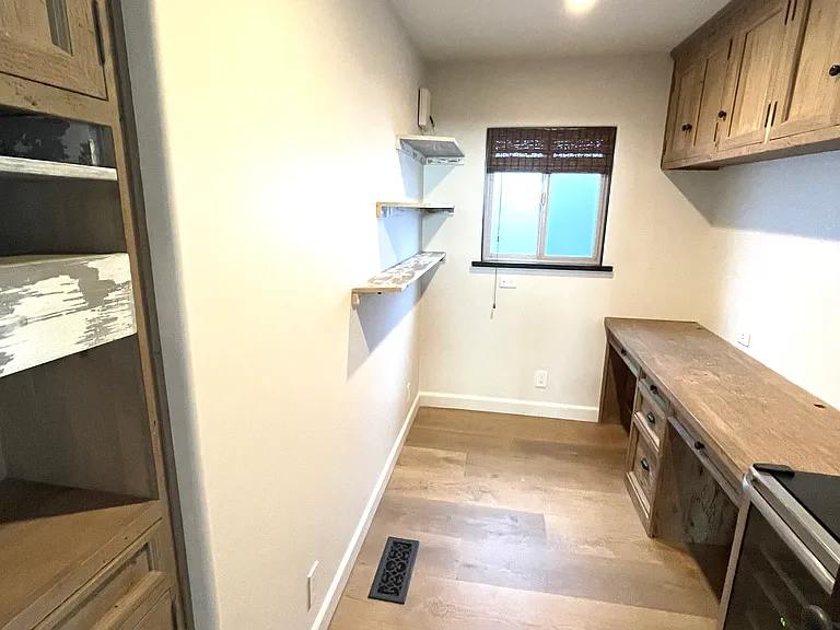 221 24th St — Photo 34