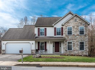 105 W View Dr, Akron, PA 17501