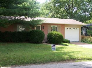 905 Dwyer Ave, Frontenac, MO 63131