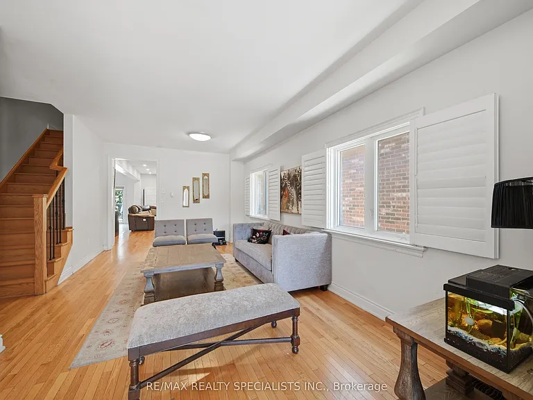 294 Miller Park Ave — Photo 2
