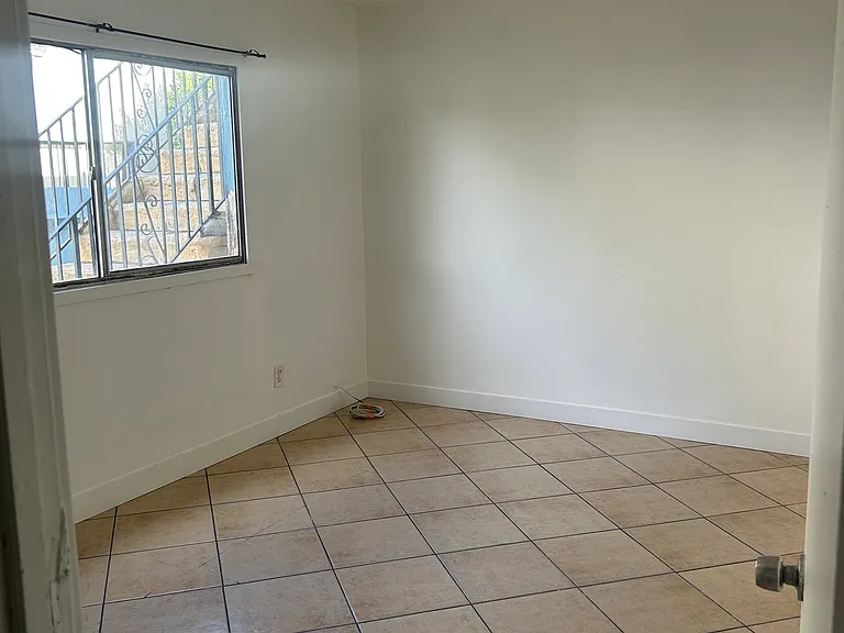 1820 W Glenoaks Ave #A — Photo 8