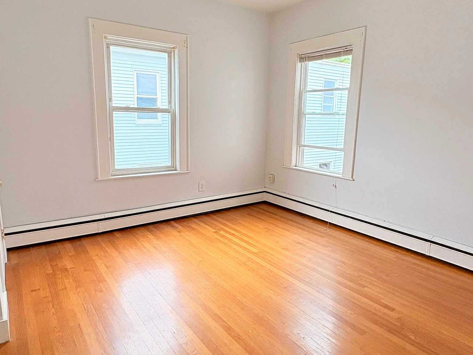 3 bed, 1100 sqft, $2,650 — Photo 4