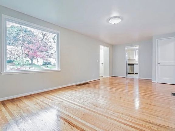 5th image of 531 Spencer Rd
