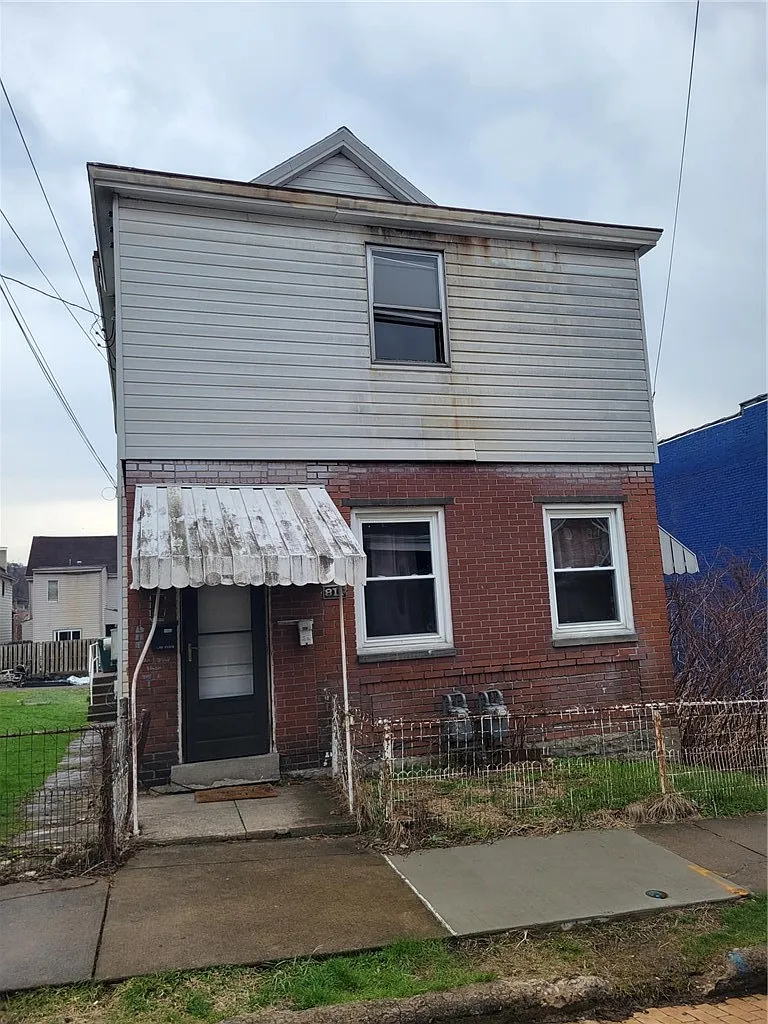 811 10th St photo 1