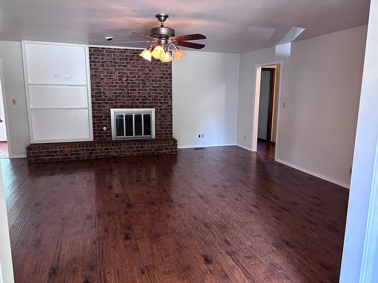 802 Amity Ln — Photo 7