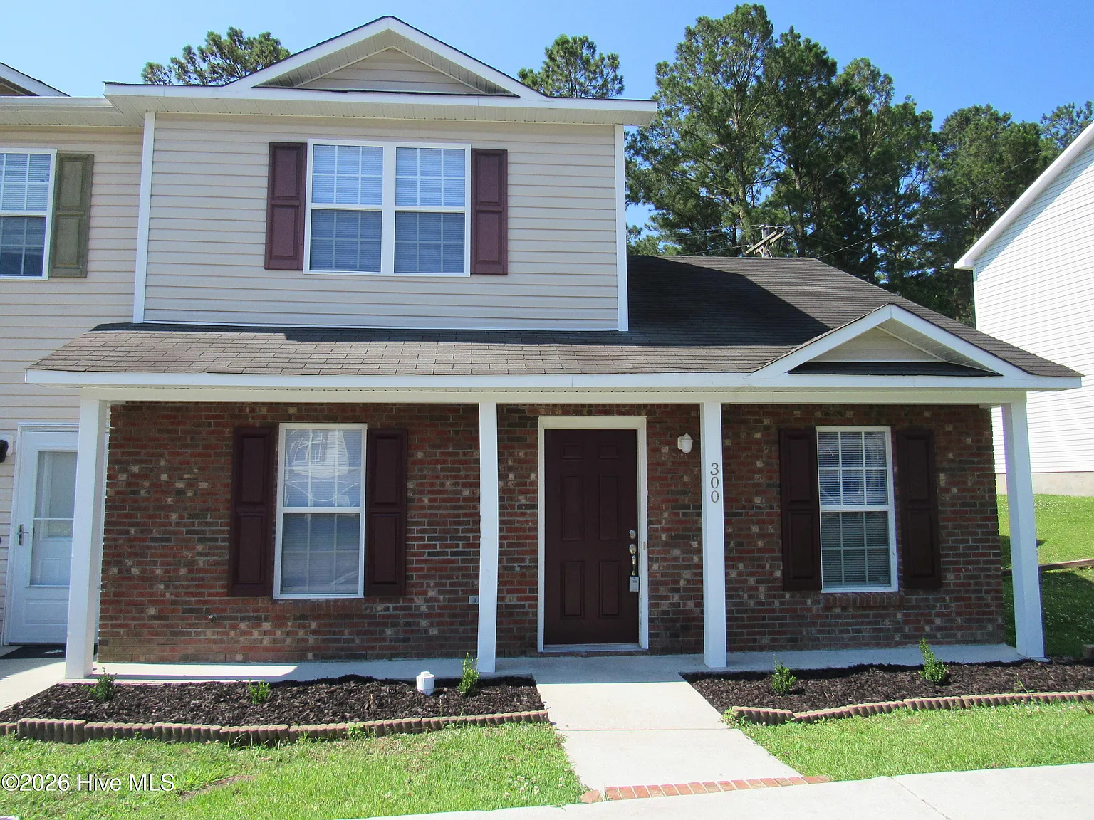 3 bed, 3.0 bath, $1,400 — Photo 1