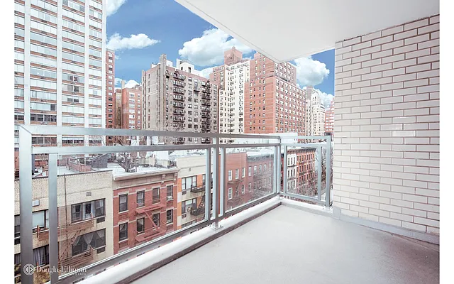 Sold by Douglas Elliman | media 21