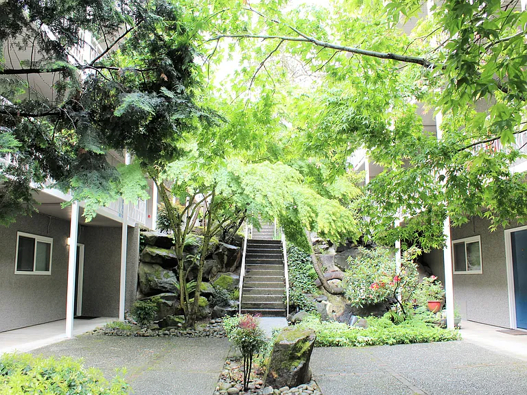 Sheridan Beach Terrace — Photo 12