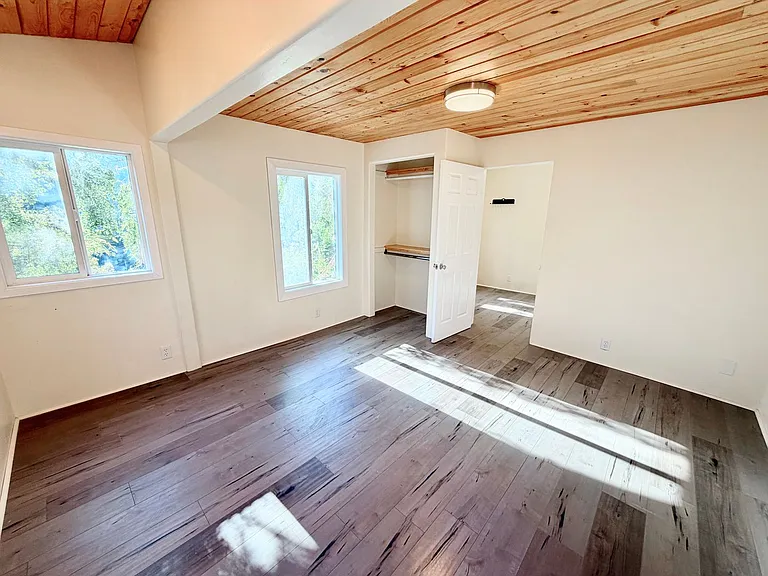345 Crane Blvd — Photo 51