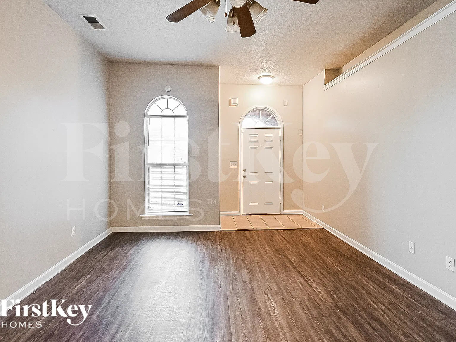 3 bed, 2.0 bath, 1330 sqft, $1,725 — Photo 2