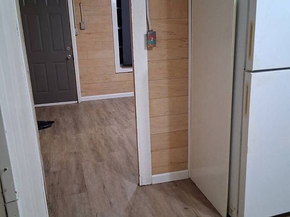 3rd image of 204 W Emily Ave