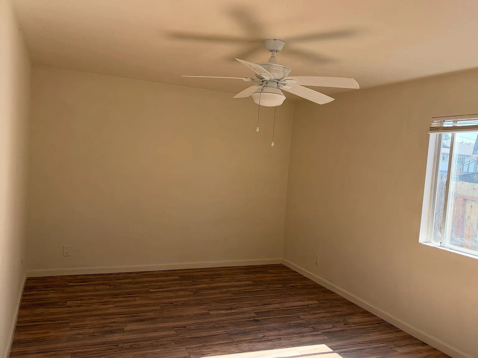 3 bed, 1.5 bath, 1137 sqft, $4,000 — Photo 2