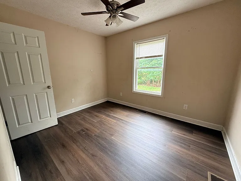1307 Magnolia St — Photo 5