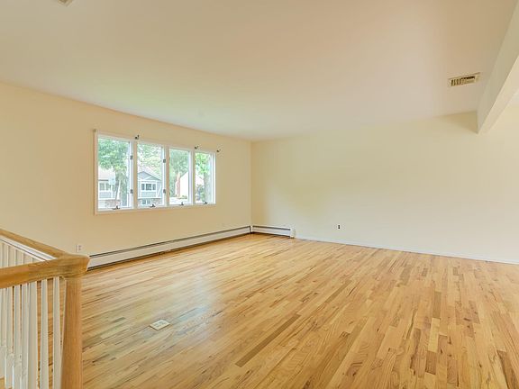 3rd image of 4 Cindy Ct