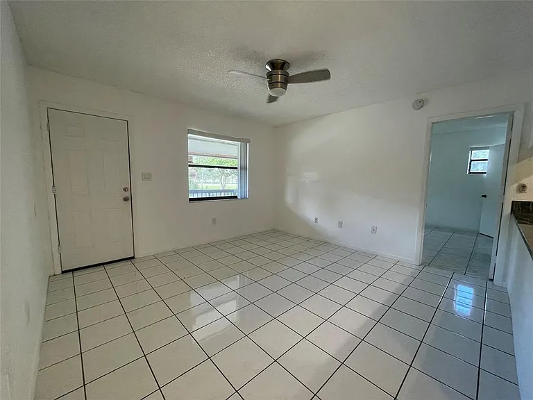 6040 Shakerwood Cir #205 — Photo 9