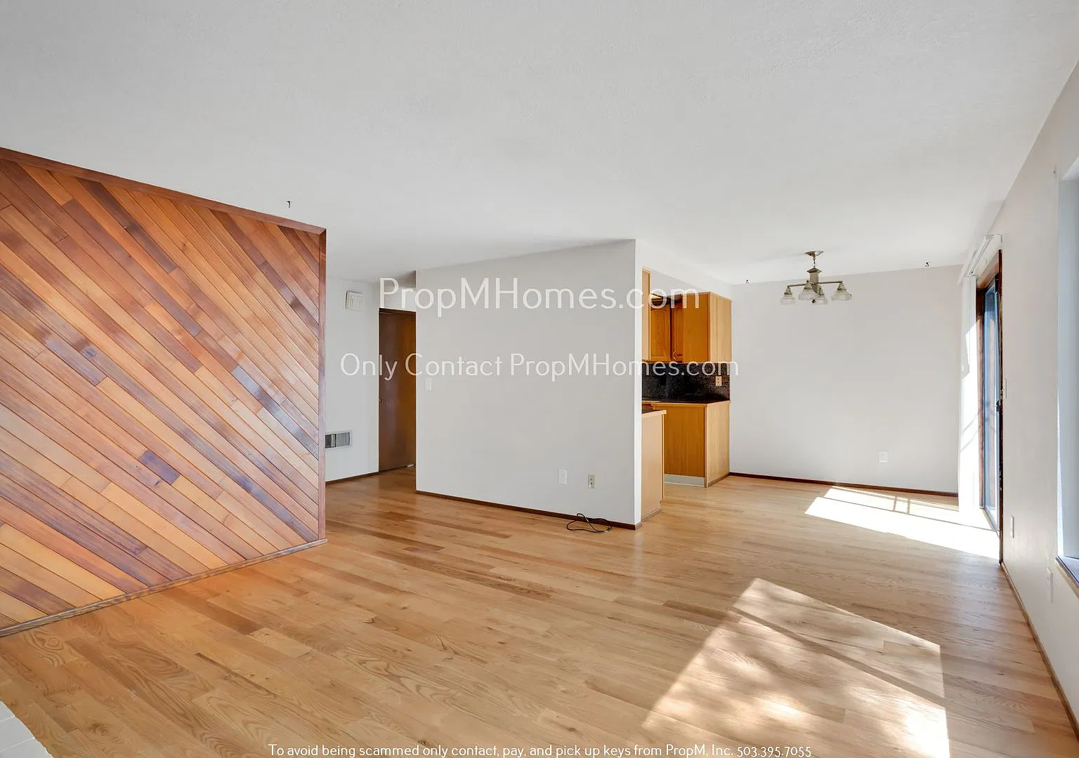 Charming Two Bedroom Townhouse in Gresham - Fenced Yard! — Photo 2