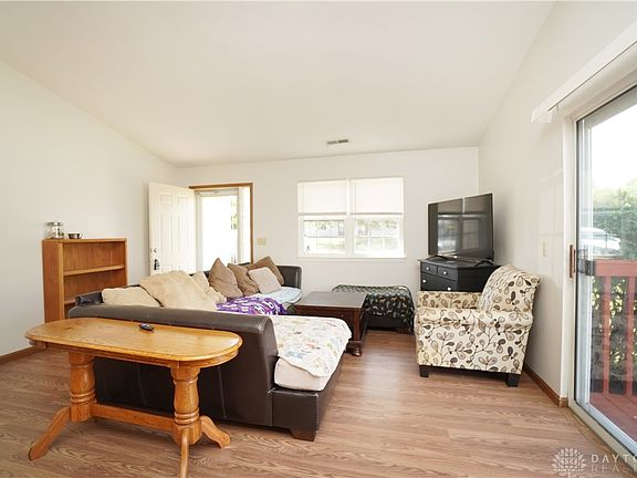 5th image of 482 Oxford Dr