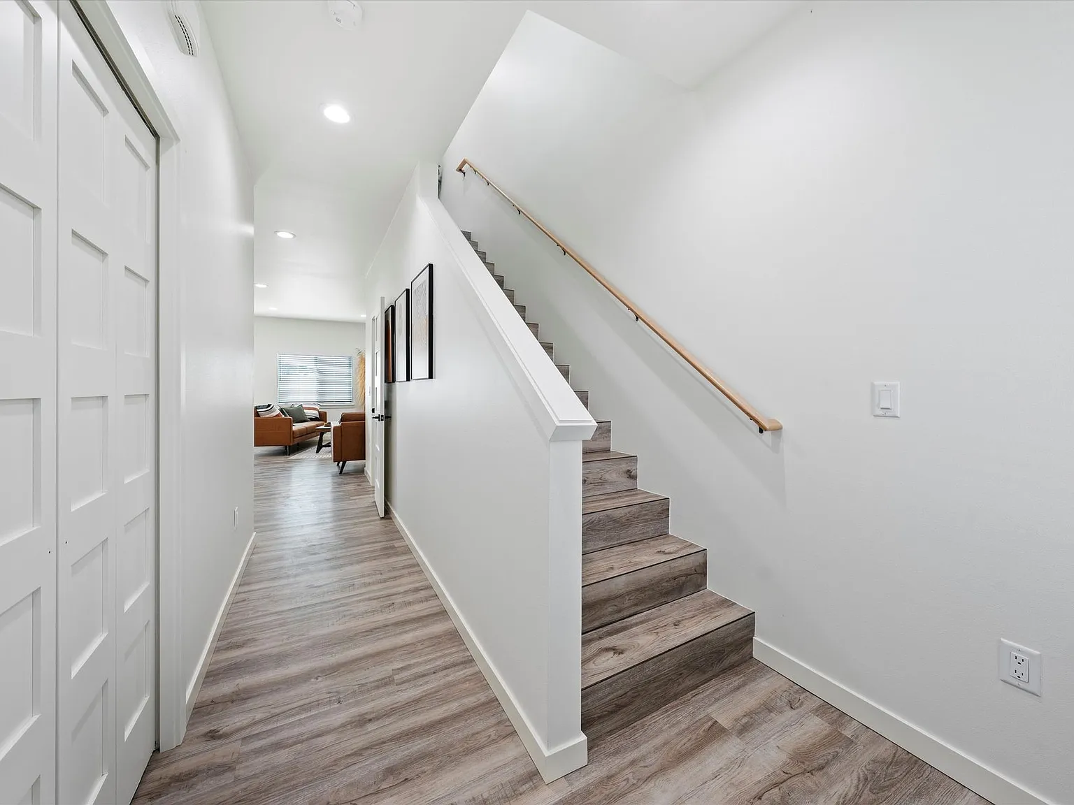 638 G St NE — Photo 4