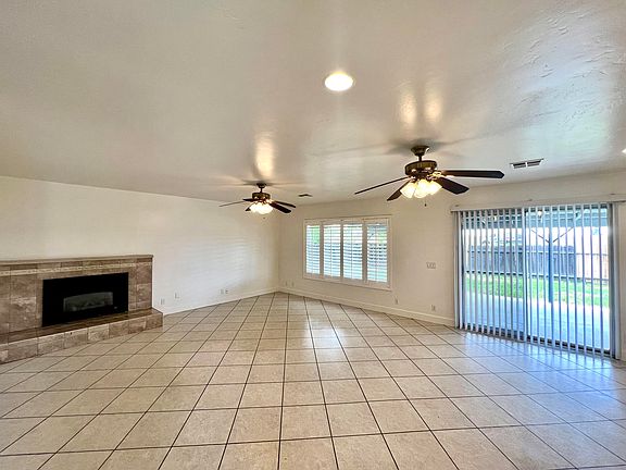 4th image of 3117 E Laurel Avenue