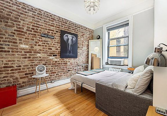 2nd image of 65 Morton St APT 4K