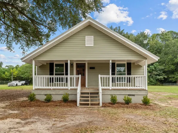 117 Holmes St, Erwin, NC 28339