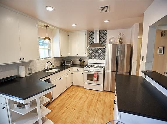 3rd image of 1608 Glenvalley Dr