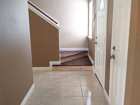 2nd image of 10802 Meadow Walk Ln