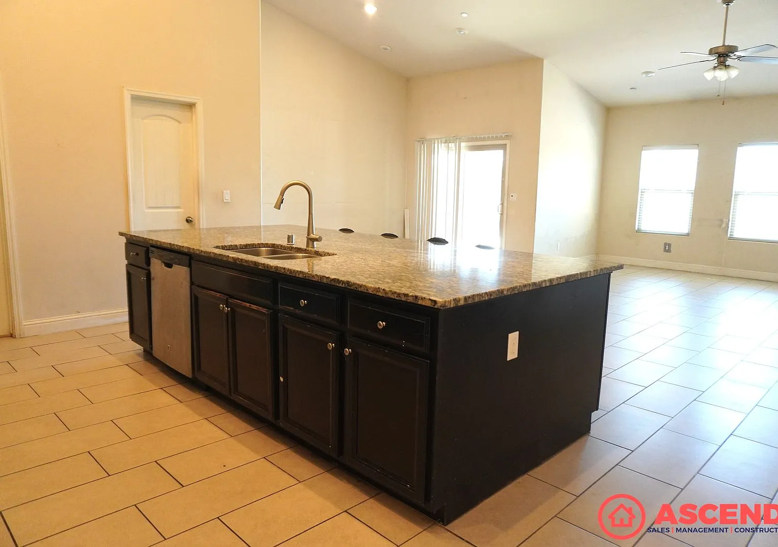 Beautiful 3-Bedroom Corner Lot Home with Solar & Spacious Backyard — Photo 4