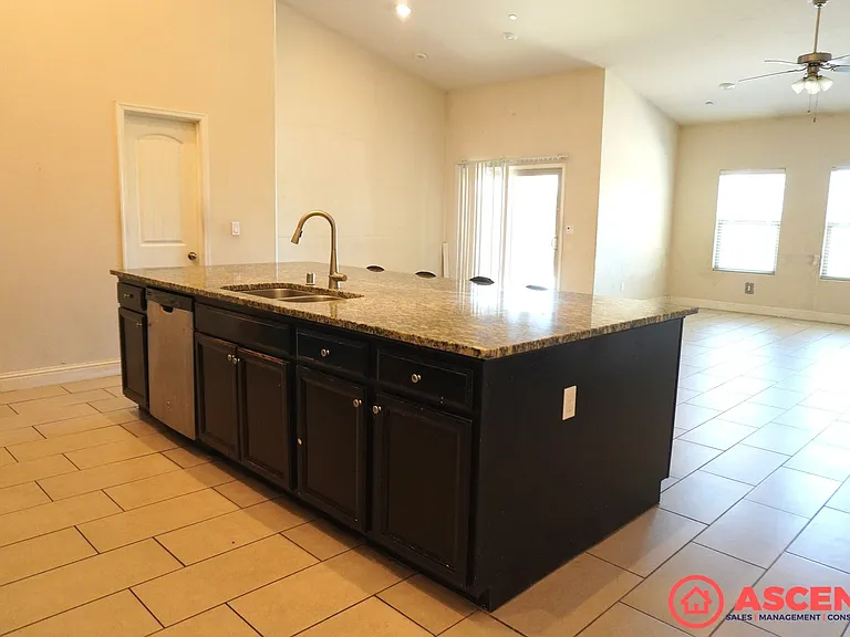 7209 Conduit St — Photo 4