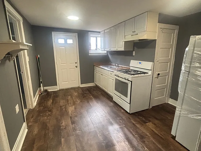 242 W Washington St #MAIN — Photo 10