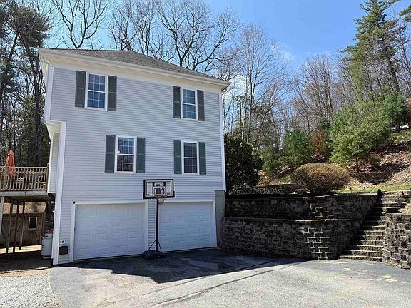 3rd image of 40 Fairlane Drive